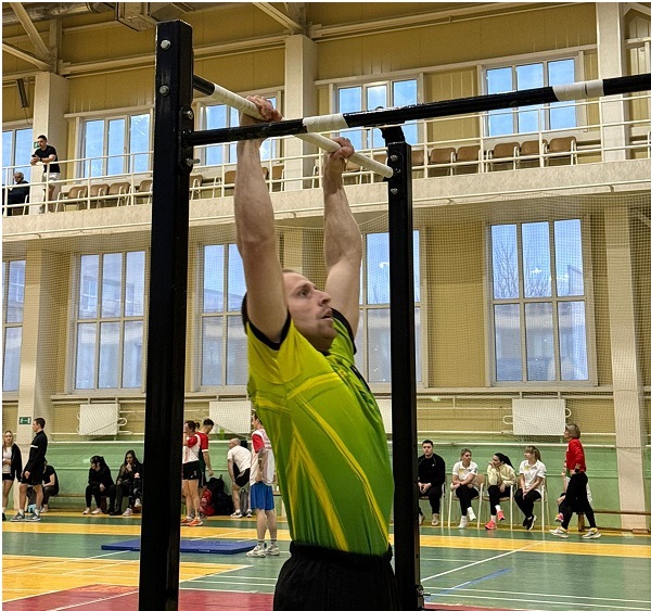 Статья № 27 Участнику подтягивания запрещено.